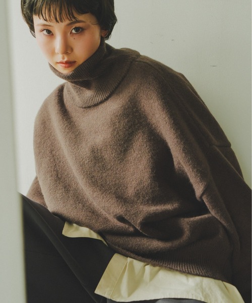 lit(リット)の「Dart Sleeve High Neck Knit(ニット/セーター・レディース・ベージュ/グレー/ダークブラウン・FREE)」の2枚目の写真