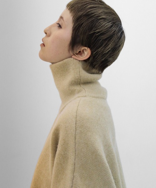 lit(リット)の「Dart Sleeve High Neck Knit(ニット/セーター・レディース・ベージュ/グレー/ダークブラウン・FREE)」の3枚目の写真