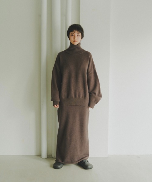 lit(リット)の「Dart Sleeve High Neck Knit(ニット/セーター・レディース・ベージュ/グレー/ダークブラウン・FREE)」の4枚目の写真
