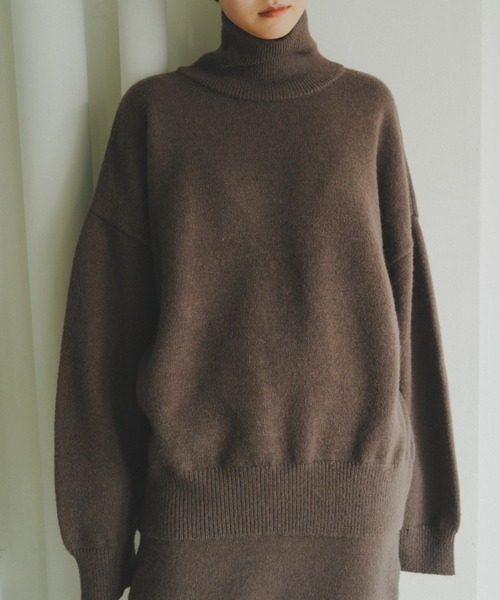 lit(リット)の「Dart Sleeve High Neck Knit(ニット/セーター・レディース・ベージュ/グレー/ダークブラウン・FREE)」の5枚目の写真