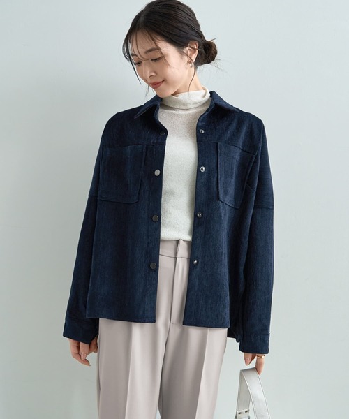 STYLE DELI(スタイルデリ)の「【LUXE】ベルベット調シャツ型ジャケット(ブルゾン・レディース・ネイビー/キャメル・FREE)」の2枚目の写真