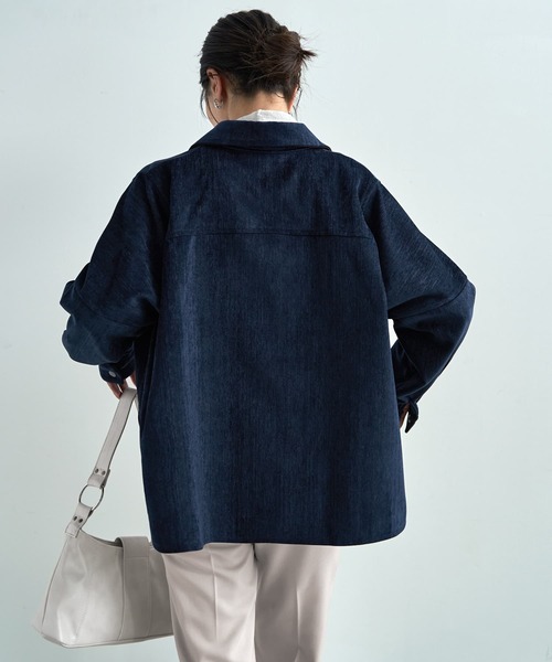 STYLE DELI(スタイルデリ)の「【LUXE】ベルベット調シャツ型ジャケット(ブルゾン・レディース・ネイビー/キャメル・FREE)」の11枚目の写真