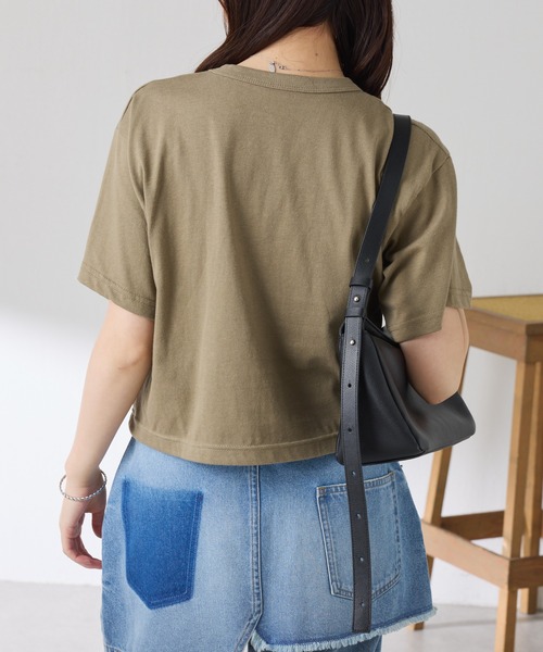 ROTHCO(ロスコ)の「Q.anos/ロゴTシャツ/ROTHCOコラボアイテム/先着ノベルティ付き(Tシャツ/カットソー・レディース・ベージュ/ネイビー・FREE)」の6枚目の写真