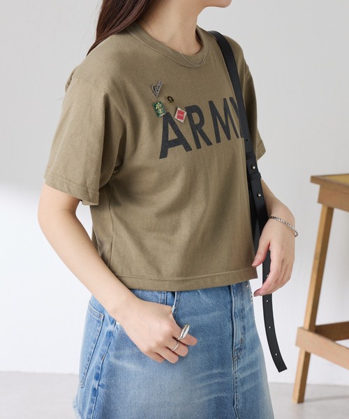 ROTHCO(ロスコ)の「Q.anos/ロゴTシャツ/ROTHCOコラボアイテム/先着ノベルティ付き(Tシャツ/カットソー・レディース・ベージュ/ネイビー・FREE)」の7枚目の写真