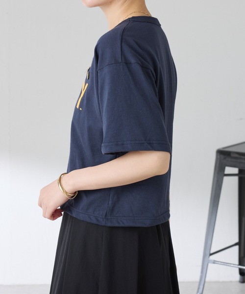 ROTHCO(ロスコ)の「Q.anos/ロゴTシャツ/ROTHCOコラボアイテム/先着ノベルティ付き(Tシャツ/カットソー・レディース・ベージュ/ネイビー・FREE)」の17枚目の写真