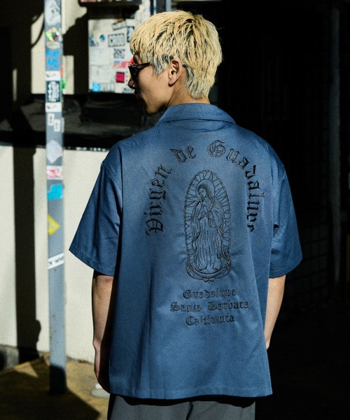 ムラサキスポーツ(ムラサキスポーツ)の「DEAR LAUREL/ディアローレル LETTER SOUL MARIA SHIRT 半袖シャツ DL26S-2404(シャツ/ブラウス・メンズ・チャコール/ネイビー/ブラック・M/L/XL)」の3枚目の写真
