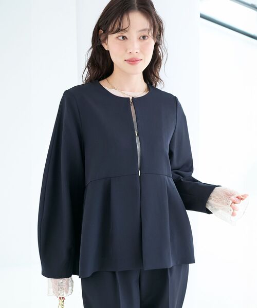 le.coeur blanc（ルクールブラン）の「ツインクロスノーカラーペプラムジャケット（ノーカラージャケット・レディース・ベージュ/ネイビー・38）」の22枚目の写真