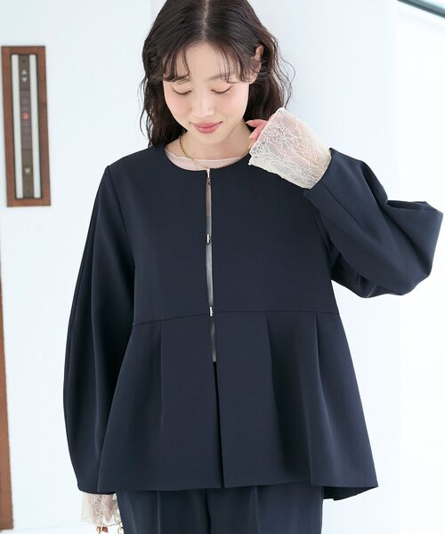 le.coeur blanc（ルクールブラン）の「ツインクロスノーカラーペプラムジャケット（ノーカラージャケット・レディース・ベージュ/ネイビー・38）」の21枚目の写真