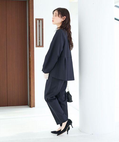 le.coeur blanc（ルクールブラン）の「ツインクロスノーカラーペプラムジャケット（ノーカラージャケット・レディース・ベージュ/ネイビー・38）」の12枚目の写真