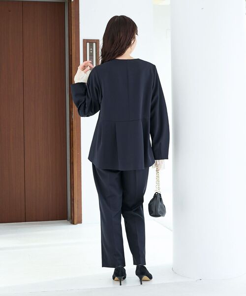 le.coeur blanc（ルクールブラン）の「ツインクロスノーカラーペプラムジャケット（ノーカラージャケット・レディース・ベージュ/ネイビー・38）」の11枚目の写真