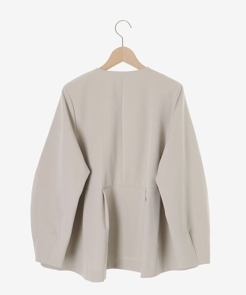 le.coeur blanc（ルクールブラン）の「ツインクロスノーカラーペプラムジャケット（ノーカラージャケット・レディース・ベージュ/ネイビー・38）」の9枚目の写真