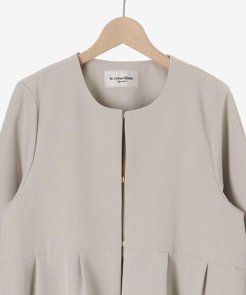 le.coeur blanc（ルクールブラン）の「ツインクロスノーカラーペプラムジャケット（ノーカラージャケット・レディース・ベージュ/ネイビー・38）」の8枚目の写真