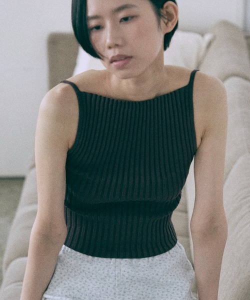 EN NEUME(エンノイム)の「Rib Boat Knit Cami(ニット/セーター・レディース・ブラック/レッド/ブラウン・FREE)」の17枚目の写真