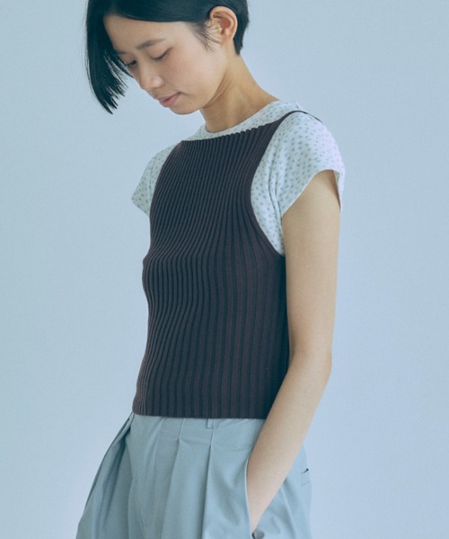 EN NEUME(エンノイム)の「Rib Boat Knit Cami(ニット/セーター・レディース・ブラック/レッド/ブラウン・FREE)」の12枚目の写真