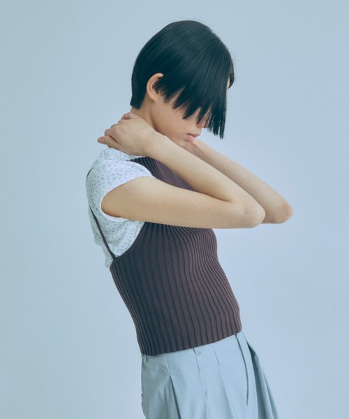 EN NEUME(エンノイム)の「Rib Boat Knit Cami(ニット/セーター・レディース・ブラック/レッド/ブラウン・FREE)」の11枚目の写真