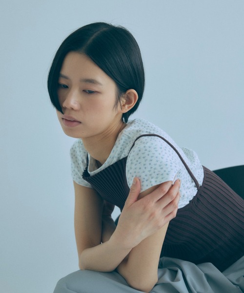EN NEUME(エンノイム)の「Rib Boat Knit Cami(ニット/セーター・レディース・ブラック/レッド/ブラウン・FREE)」の14枚目の写真