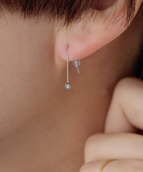 ear PAPILLONNER（イアパピヨネ）の「《金属アレルギー対応/ステンレス》ミニフックピアス（ピアス（両耳用）・レディース・ゴールド/シルバー・FREE）」の2枚目の写真