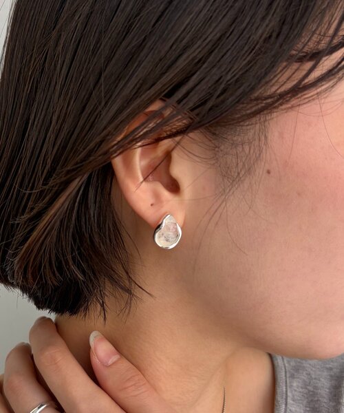 CAPRICIEUX LE'MAGE（カプリシューレマージュ）の「〈GOLDY/ゴールディ〉ニュアンスクリアピアス（ネックレス・レディース・シルバー/ゴールド・FREE）」の3枚目の写真