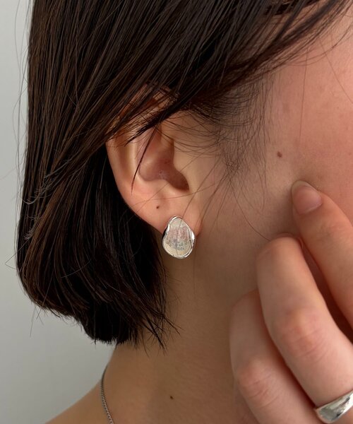 CAPRICIEUX LE'MAGE（カプリシューレマージュ）の「〈GOLDY/ゴールディ〉ニュアンスクリアピアス（ネックレス・レディース・シルバー/ゴールド・FREE）」の4枚目の写真