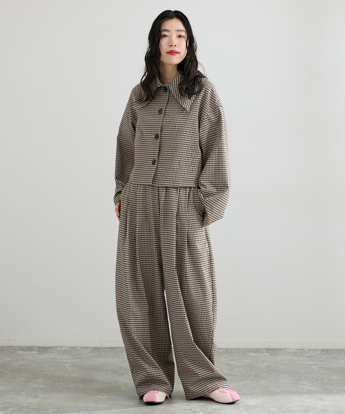 IENA(イエナ)の「THE M ワイドタックパンツ(その他パンツ・レディース・ベージュ系その他・34/36/38)」の2枚目の写真