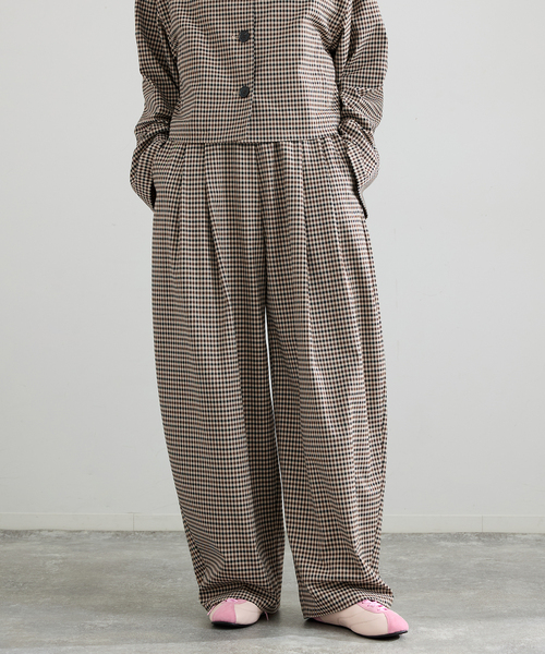 IENA(イエナ)の「THE M ワイドタックパンツ(その他パンツ・レディース・ベージュ系その他・34/36/38)」の5枚目の写真