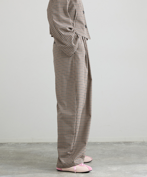 IENA(イエナ)の「THE M ワイドタックパンツ(その他パンツ・レディース・ベージュ系その他・34/36/38)」の8枚目の写真