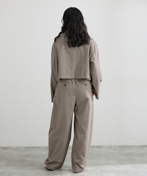 IENA(イエナ)の「THE M ワイドタックパンツ(その他パンツ・レディース・ベージュ系その他・34/36/38)」の11枚目の写真