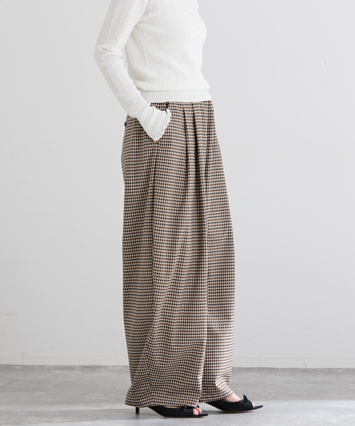 IENA(イエナ)の「THE M ワイドタックパンツ(その他パンツ・レディース・ベージュ系その他・34/36/38)」の17枚目の写真