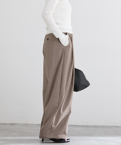 IENA(イエナ)の「THE M ワイドタックパンツ(その他パンツ・レディース・ベージュ系その他・34/36/38)」の18枚目の写真