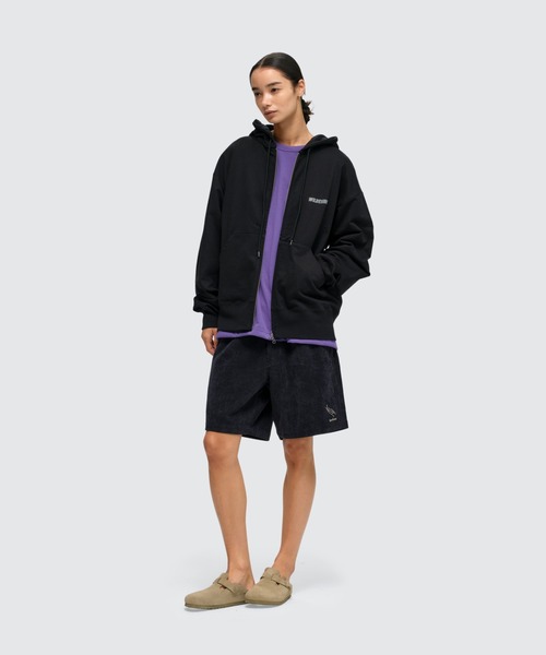 WILD THINGS（ワイルドシングス）の「トレーニングスウェットパーカー│TRAINING SWEAT PARKA（パーカー・メンズ・グレー/グリーン系その他/ブラック・M/L/XL/S）」の2枚目の写真