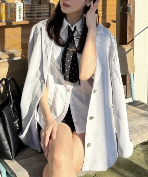 rienda（リエンダ）の「【森香澄さん着用】レースディティール2WAYテーラードジャケット 春服（テーラードジャケット・レディース・ライトイエロー/ブルー系その他3/サンドグレー・SMALL/MEDIUM）」の11枚目の写真