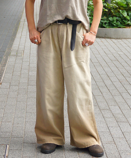 JOURNAL STANDARD LUXE（ジャーナルスタンダード　ラックス）の「オーバーダイ タックワークパンツ（その他パンツ・レディース・ベージュ・SMALL/MEDIUM）」の2枚目の写真