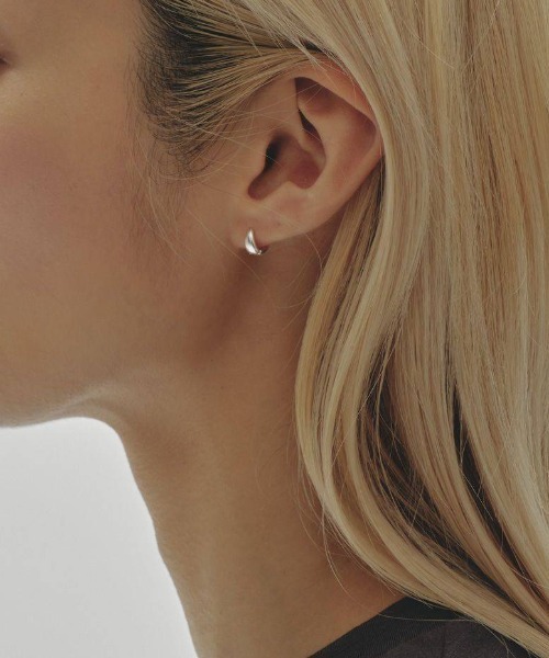 TODAYFUL(トゥデイフル)の「TODAYFUL Petit Curvy Pierce プチカーヴィーピアス/12690903(ピアス(両耳用)・レディース・ゴールド/シルバー・ONE SIZE)」の3枚目の写真