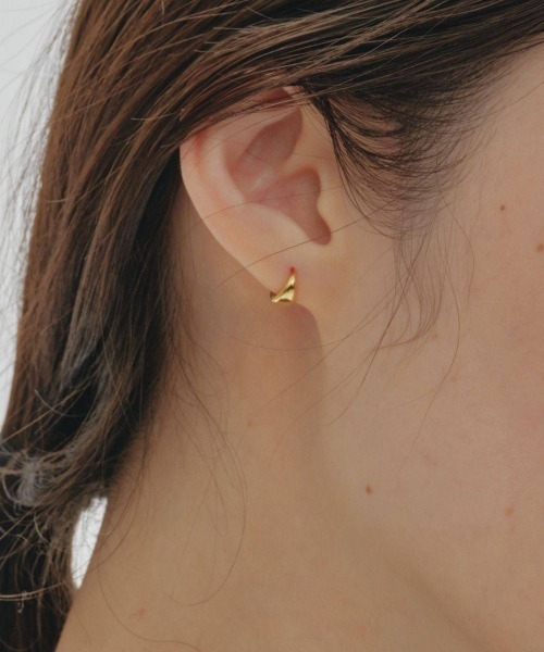 TODAYFUL(トゥデイフル)の「TODAYFUL Petit Curvy Pierce プチカーヴィーピアス/12690903(ピアス(両耳用)・レディース・ゴールド/シルバー・ONE SIZE)」の4枚目の写真