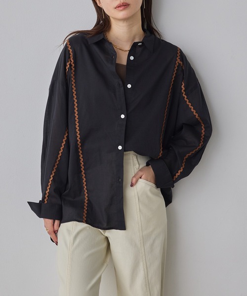 hunch(ハンチ)の「コットンボイル 配色ラインシャツ(シャツ/ブラウス・レディース・ライトベージュ/ブラウン/ブラック・FREE)」の2枚目の写真