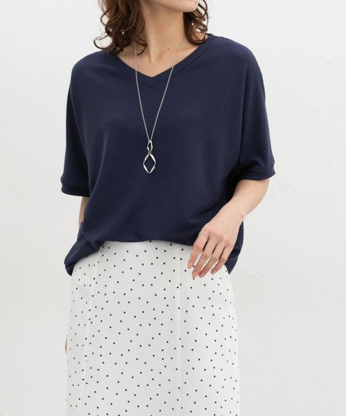 Honeys(ハニーズ)の「【ハニさら・接触冷感・UVカット・遮熱】アクセ付ドルマントップス(Tシャツ/カットソー・レディース・レッド/ベージュ/ネイビー/ブルーグリーン/ブラック/アイボリー/ブラウン・M/LL/L)」の5枚目の写真