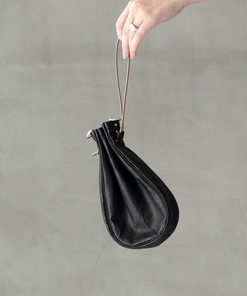 Senti(センティ)の「SENTI センティ / Dyneema Leather MEDICINE BAG M / 超軽量ダイニーマレザー メディスンバッグ M / 3039(ショルダーバッグ・メンズ・ブラック系その他/ブラック・FREE)」の1枚目の写真