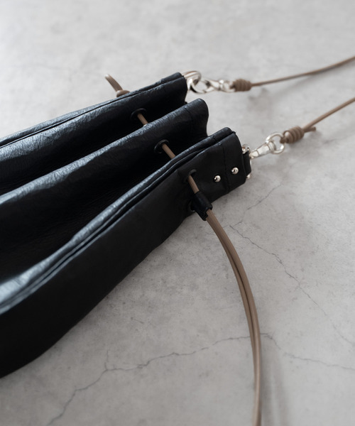 Senti(センティ)の「SENTI センティ / Dyneema Leather MEDICINE BAG M / 超軽量ダイニーマレザー メディスンバッグ M / 3039(ショルダーバッグ・メンズ・ブラック系その他/ブラック・FREE)」の17枚目の写真