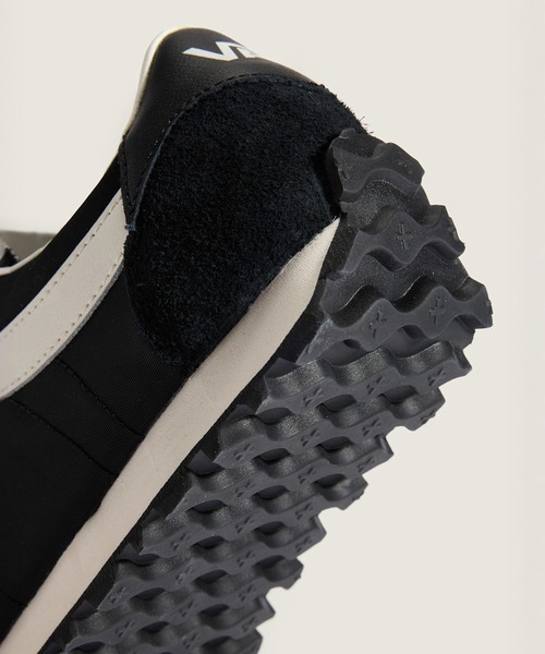 VANS(バンズ)の「VANS PREMIUM スタイル 152 ヘアリースエード / LX Style 152 HAIRY SUEDE Black VN0010VECJK1(スニーカー・メンズ・ブラック・11/10.5/10/9.5/9/8.5/8/7.5/7/6.5/6/5.5/5/4.5/4)」の6枚目の写真