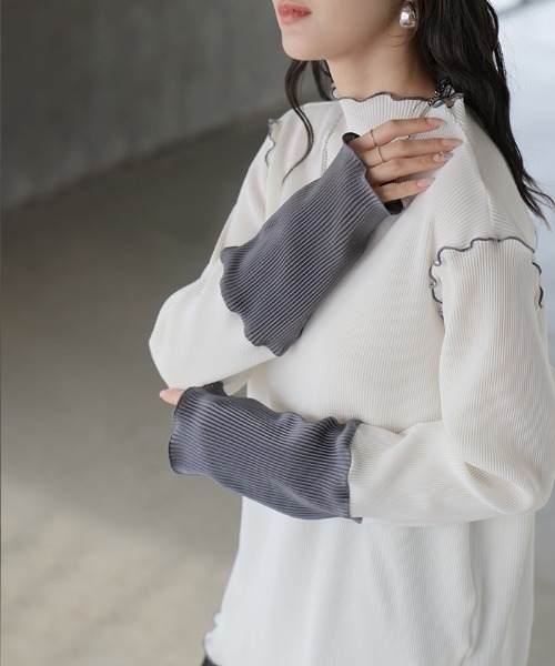 HUG.U(ハグユー)の「配色プリーツメロウトップス(Tシャツ/カットソー・レディース・ホワイト×グレー/ベージュ・FREE)」の2枚目の写真