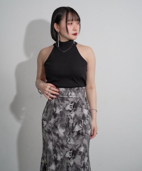 Mavie..7(メヴィセットゥ)の「【Mavie..7】カップ付きテレコホルターネックインナー(キャミソール・レディース・ブラック・FREE)」の8枚目の写真