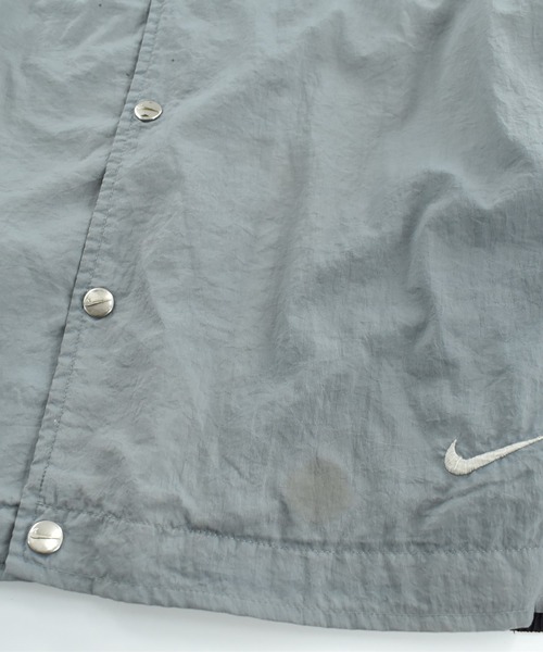 NIKE（ナイキ）の「【USED】90’s NIKE ナイロン コーチジャケット（ナイロンジャケット・メンズ・グレー・LARGE）」の5枚目の写真