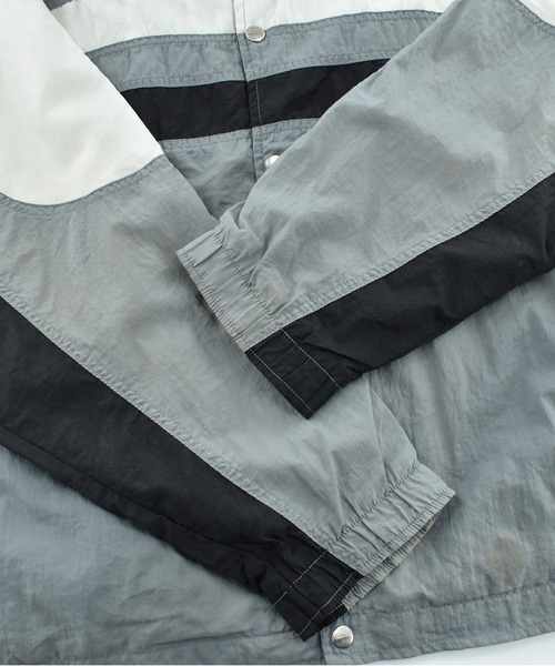 NIKE（ナイキ）の「【USED】90’s NIKE ナイロン コーチジャケット（ナイロンジャケット・メンズ・グレー・LARGE）」の7枚目の写真