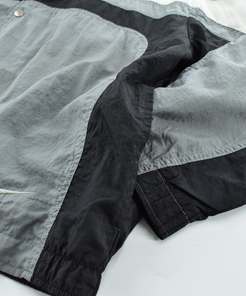 NIKE（ナイキ）の「【USED】90’s NIKE ナイロン コーチジャケット（ナイロンジャケット・メンズ・グレー・LARGE）」の3枚目の写真