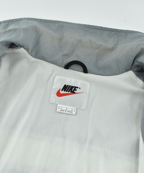 NIKE（ナイキ）の「【USED】90’s NIKE ナイロン コーチジャケット（ナイロンジャケット・メンズ・グレー・LARGE）」の14枚目の写真