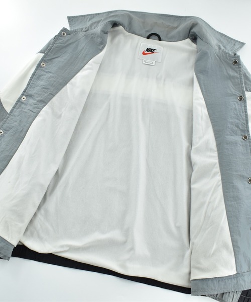 NIKE（ナイキ）の「【USED】90’s NIKE ナイロン コーチジャケット（ナイロンジャケット・メンズ・グレー・LARGE）」の11枚目の写真