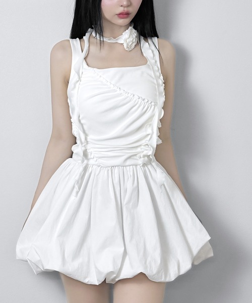 FOLLOWIN(フォロウィン)の「【バラマフラー付き】ギャザーラインバルーンミニワンピース(ワンピース・レディース・ブラック/ホワイト・FREE)」の2枚目の写真