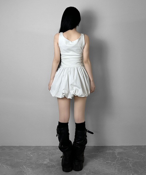 FOLLOWIN(フォロウィン)の「【バラマフラー付き】ギャザーラインバルーンミニワンピース(ワンピース・レディース・ブラック/ホワイト・FREE)」の10枚目の写真