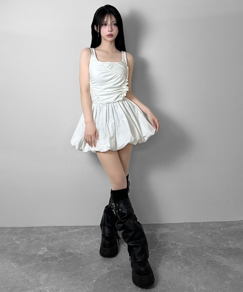 FOLLOWIN(フォロウィン)の「【バラマフラー付き】ギャザーラインバルーンミニワンピース(ワンピース・レディース・ブラック/ホワイト・FREE)」の12枚目の写真