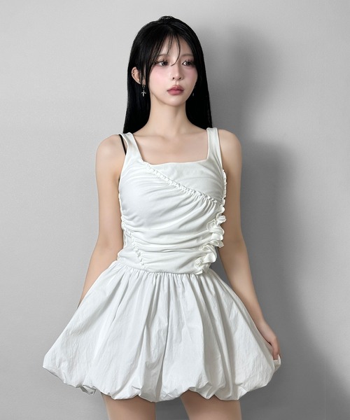 FOLLOWIN(フォロウィン)の「【バラマフラー付き】ギャザーラインバルーンミニワンピース(ワンピース・レディース・ブラック/ホワイト・FREE)」の3枚目の写真